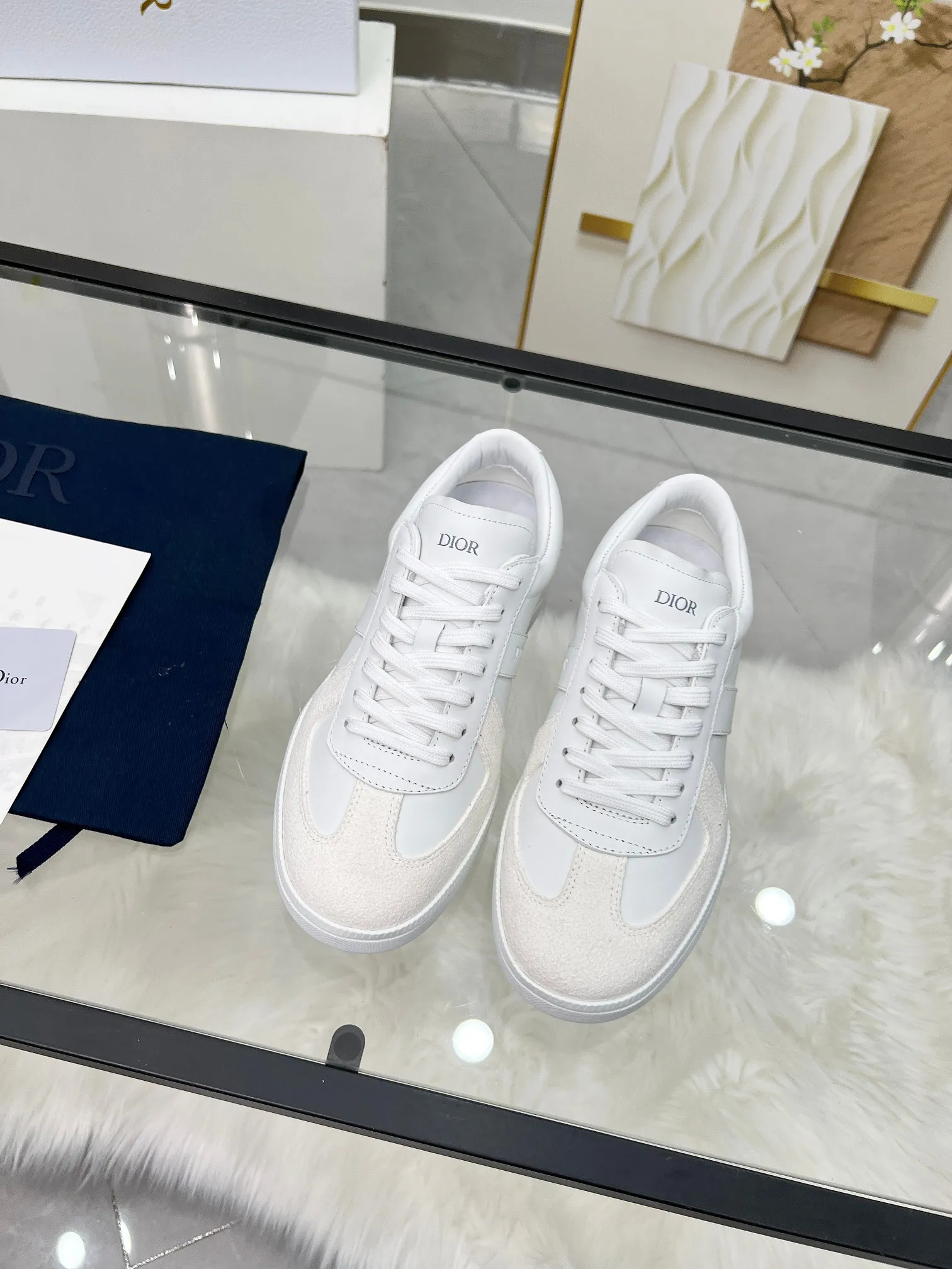 👟👟Ex-factory price 460👟👟Male size +10 correct✅ version. 𝐃𝐢𝐨𝐫 𝟮𝟱𝐏𝐫𝐞-𝐅𝐚𝐥𝐥 𝐁𝐞𝐫𝐥𝐢𝐧 𝟬𝟭 Dior B01 couple casual moral training shoes white shoes sneakers late 90s fashion brand Maison Margiela purchased GAT in large quantities and gave them a makeover. This shoe type of De Xun officially started its fashion journey. Original: Top layer of cowhide, cowhide lining, original outsole Size: 35-45 (40 for women, 45 for men, custom made, non-refundable)